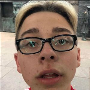 Meet your Posher, Zachary